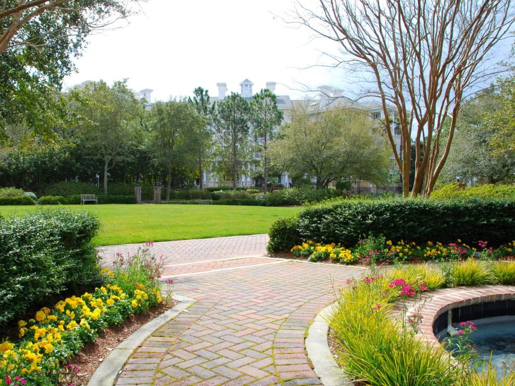 Roberts Property Management LLC 860 248 7966 39 Treadwell Ave, Thomaston, CT, 06787 commercial hardscaping